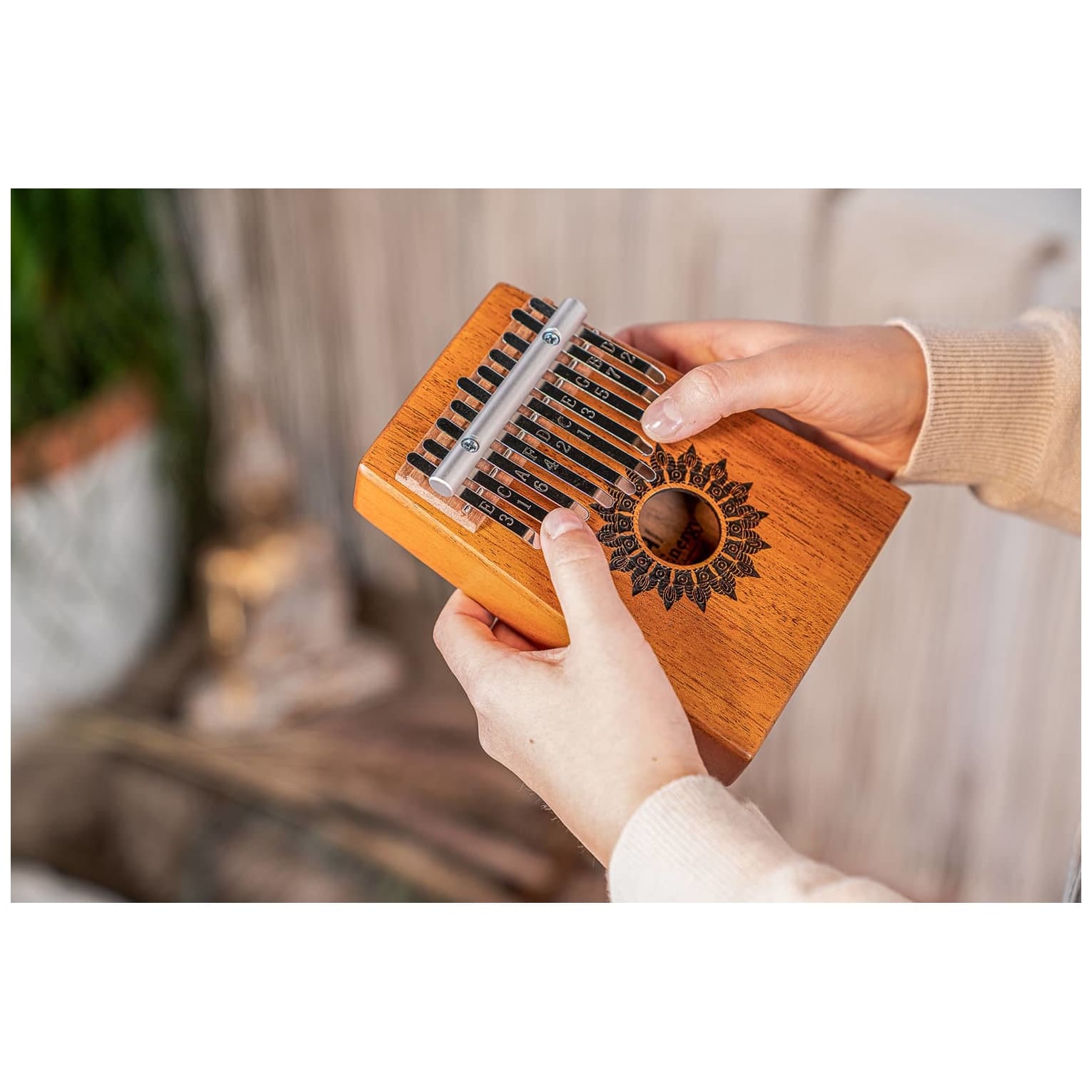 Meinl Sonic Energy - Meinl Sonic Energy KL1008H Soundhole Kalimba, 10 Töne, Mahagoniholz - 3