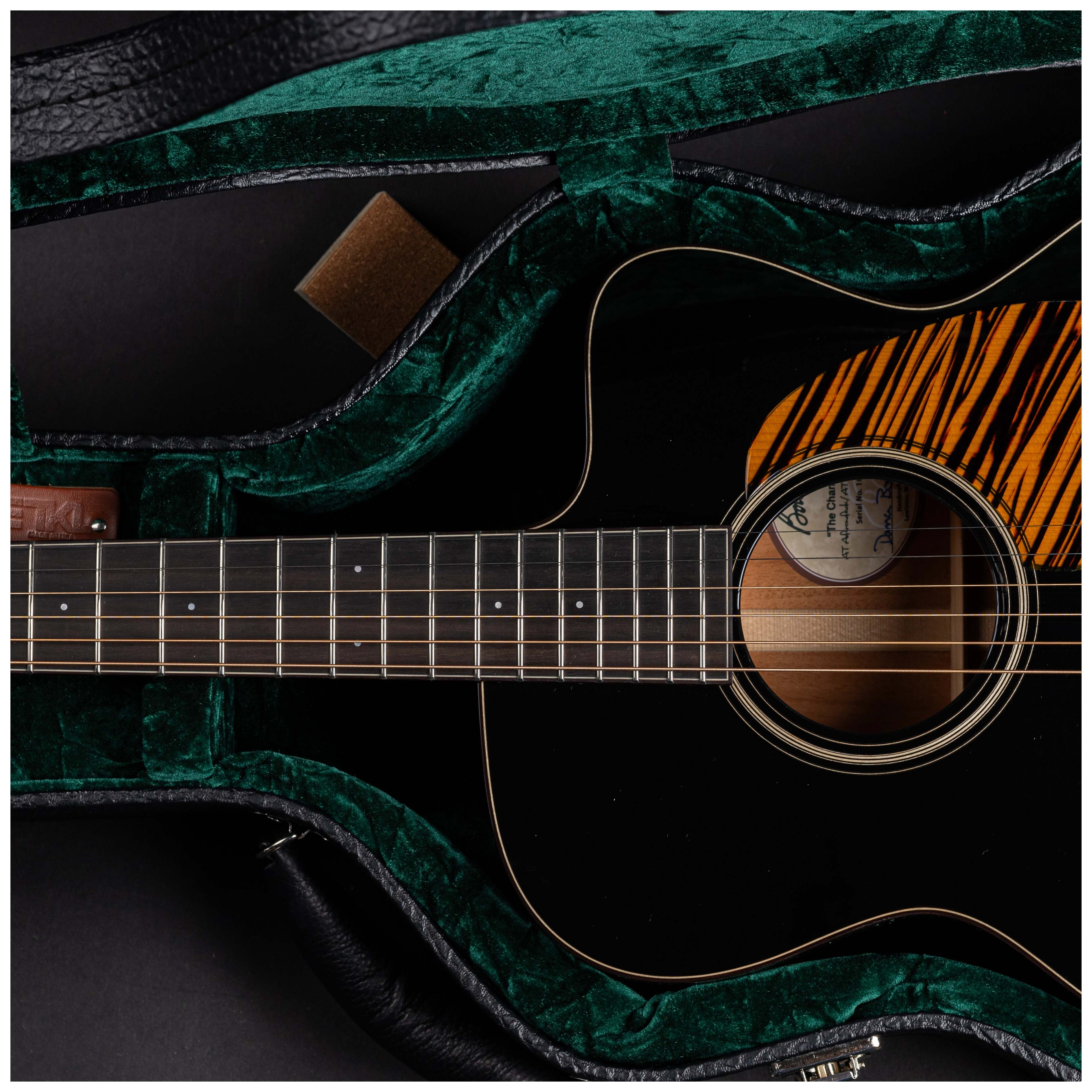 Bourgeois Guitars The Champ 00 Black 23